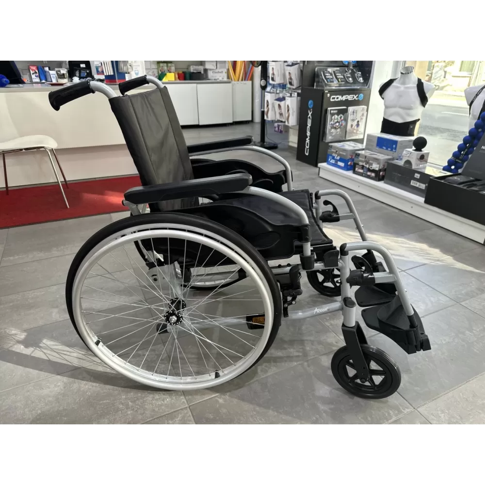 Universalaus tipo neįgaliojo vežimėlis INVACARE Action 1R 50,5 cm